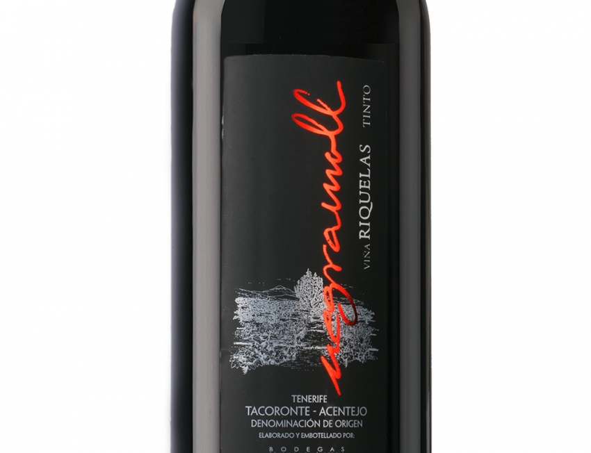 The Vi&ntilde;a Riquelas tinto negramoll wine