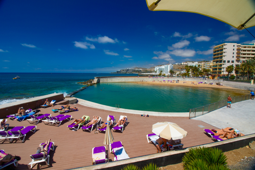La Lajilla beach and pool at Arguinegu&iacute;n in Gran Canaria